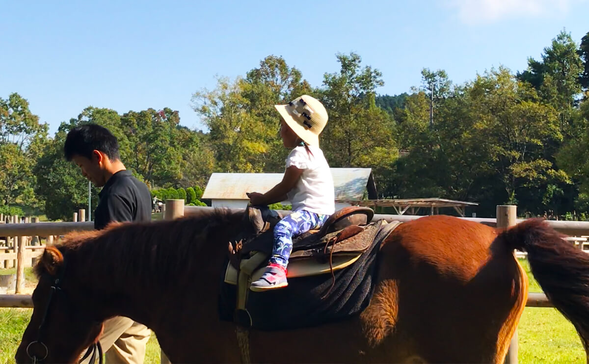 どんぐり村の乗馬体験は3歳からの子どもでも大丈夫