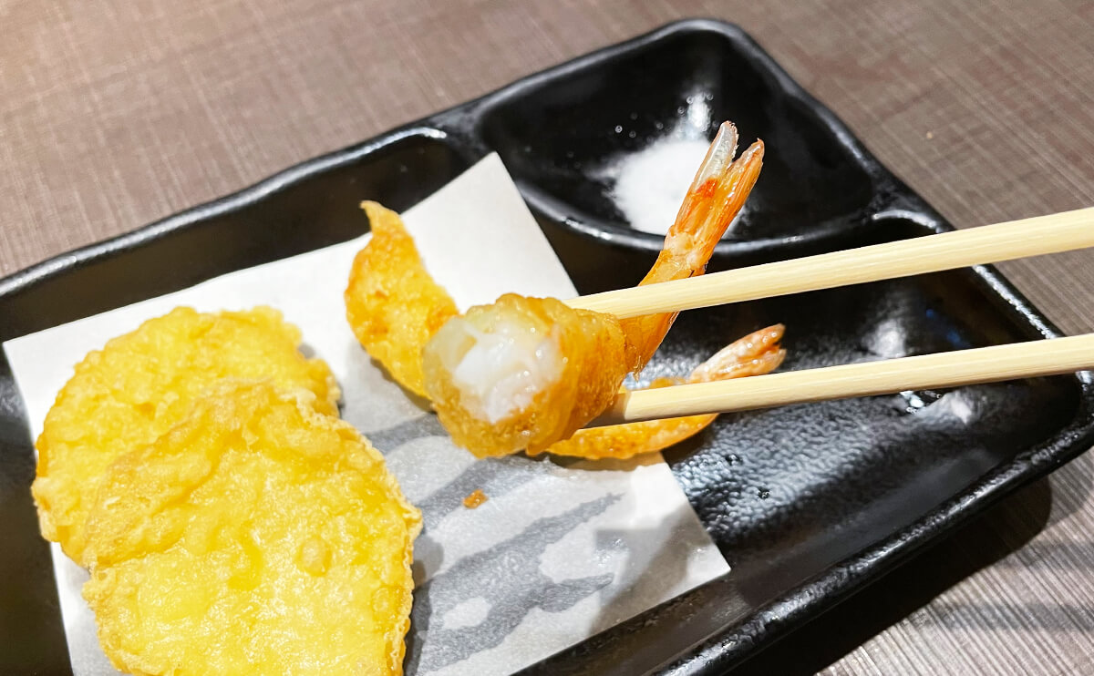 天ぷら単品としては冷えてしまっていて海老天も小さい