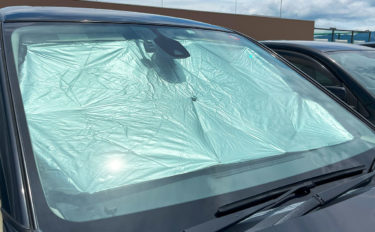 猛暑から車内を防ぐコンパクトで超便利な傘型のサンシェード！実際に使ってみたメリットとデメリットは？