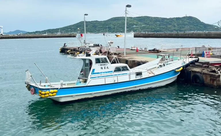 能古島と姪浜をつなぐ海の上のタクシー「海星丸」が超便利！水面を駆け抜ける風は爽快だがほぼ漁船